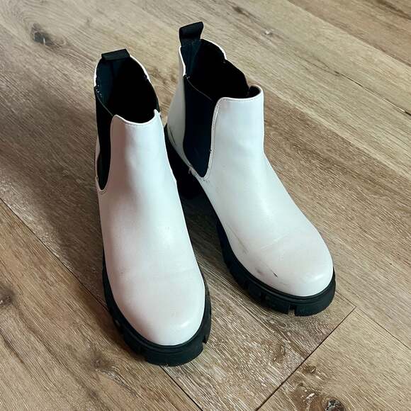 Soda Shoes - Soda Women's White Faux Leather Round Toe Chelsea High Top Platform Ankle Boot